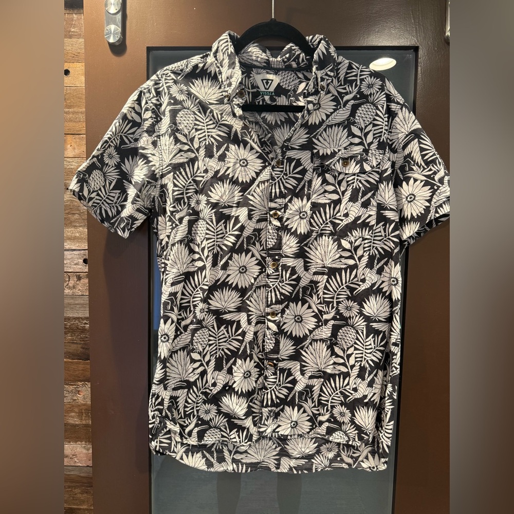 VISSLA Black and White Tropical Men's Shirt